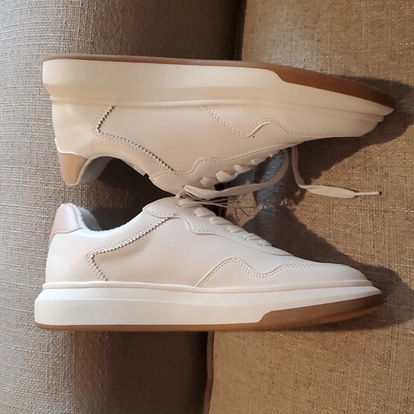 Universal thread white flora sneakers 9.5 - Picture 4 of 6